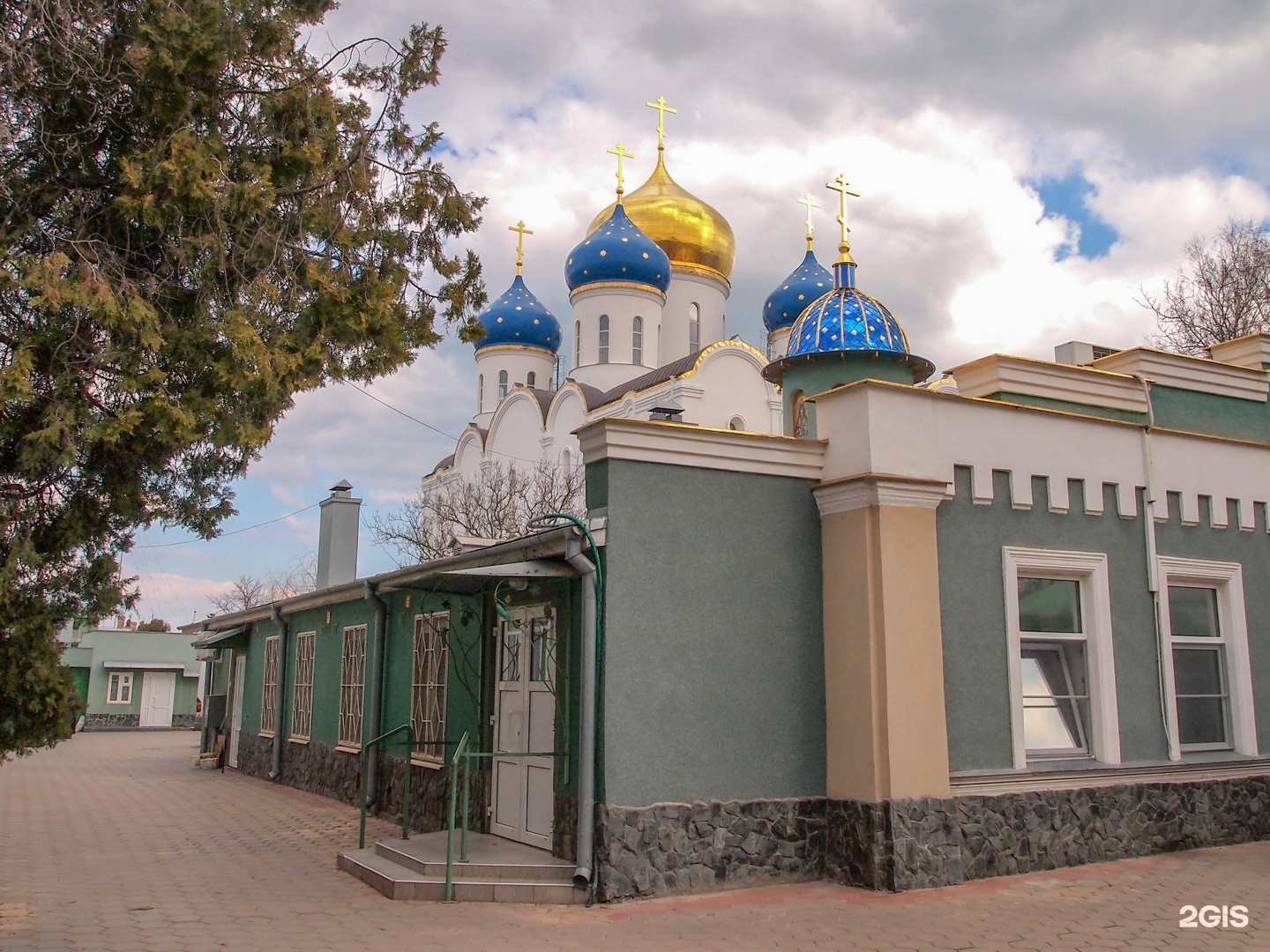 Храм успения пресвятой богородицы екатеринбург. Храм эльмаш успения пресвятой. Храм во имя успения пресвятой богородицы на эльмаше. Храм на бабушкина екатеринбург. Екатеринбург храм успения кирова.