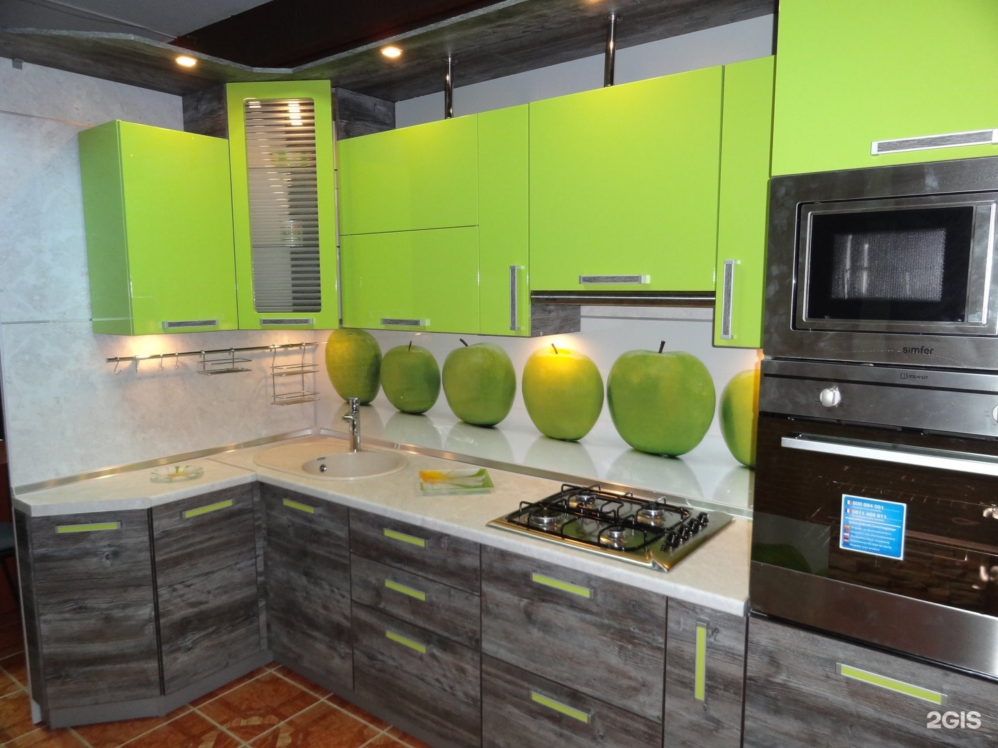 Кухонный гарнитур зеленый с серым