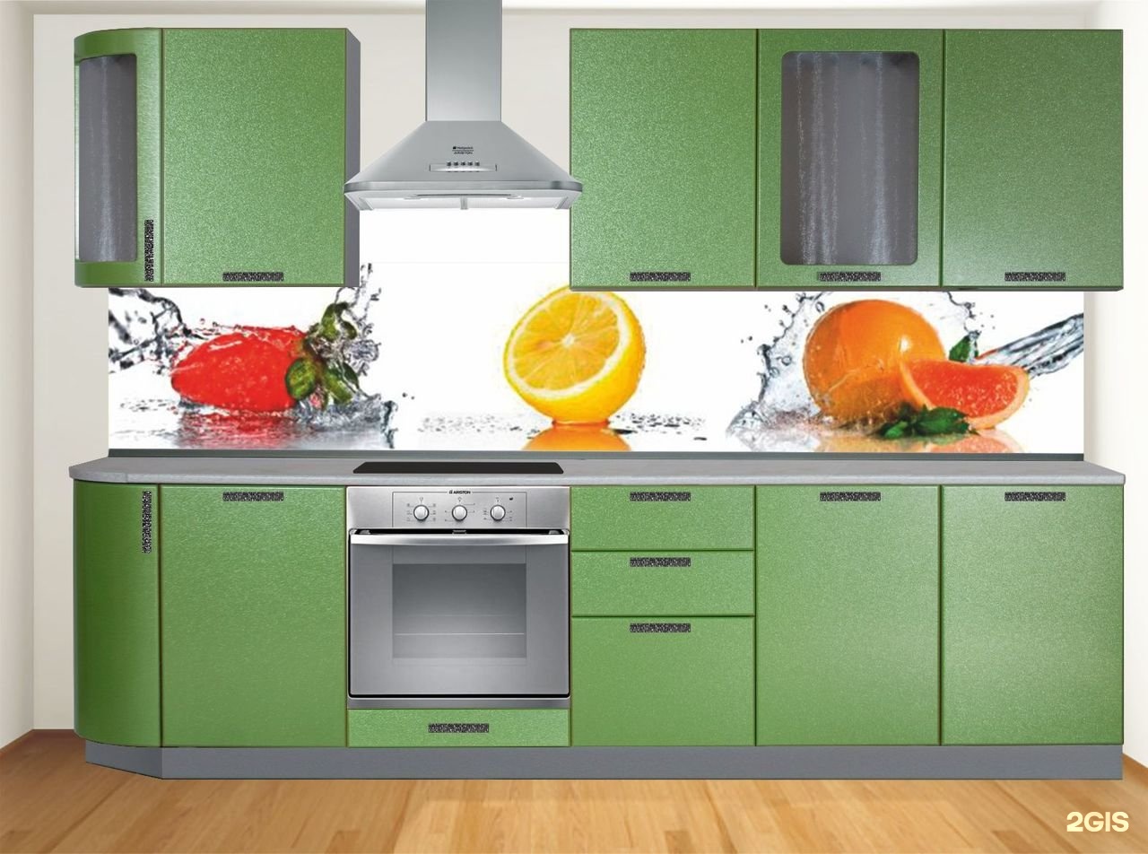 Кухня сайт новосибирск. Кухня с цветными фасадами. Кухонный гарнитур с изображением. Кухня с разноцветными фасадами. Кухня с зеленым фартуком.