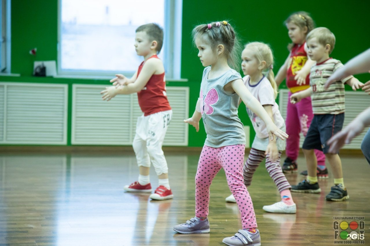 Школа танцев 3 года. Занятия танцами с детьми. Танцы для дошкольников. Уроки танцев для детей. Детские современные танцы.