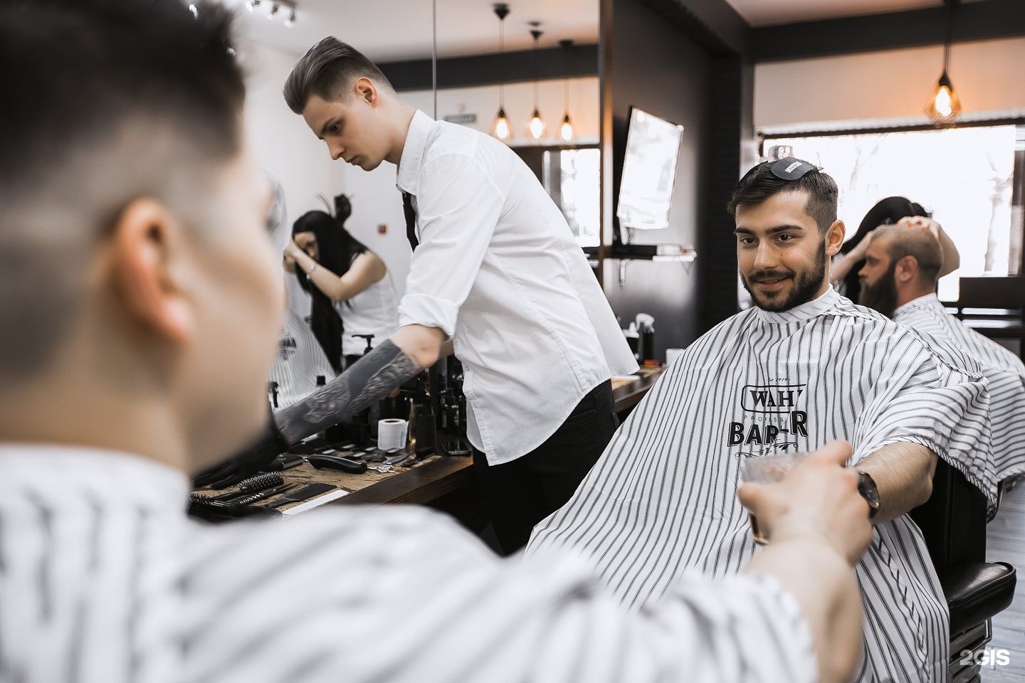 Барбершоп нижний новгород. Breely Barbershop, Нижний Новгород. Breely барбершоп. Breely барбершоп Нижний Новгород октября. Хуршед барбер Нижний Новгород.