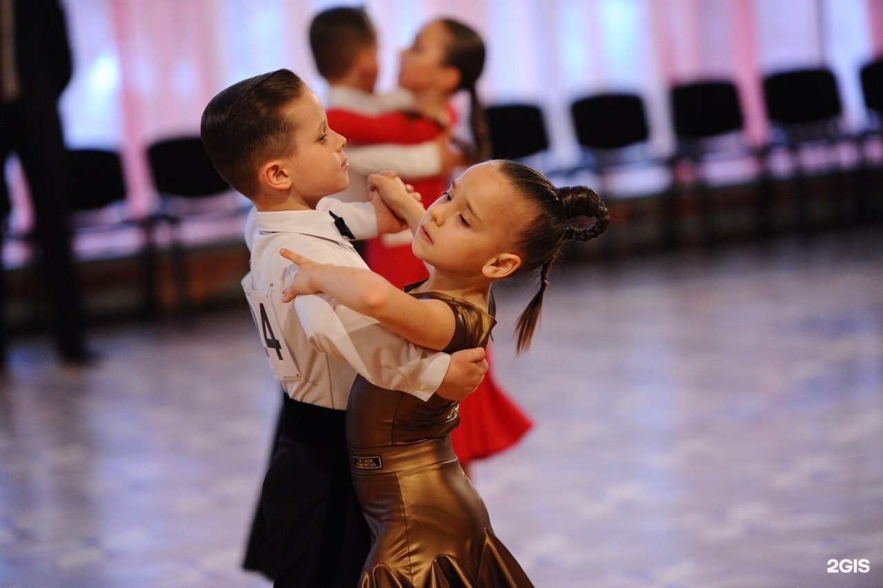 Спортивные бальные танцы дети. Бальные танцы Омск. Танцы в Омске для детей. Ониона школа бальных танцев в Калининграде. Школа танцев омск