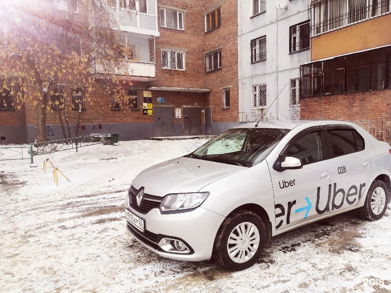 Таксопарке такси омск. Омское такси. Таксопарк Омск. Пятый таксопарк Омск такси.