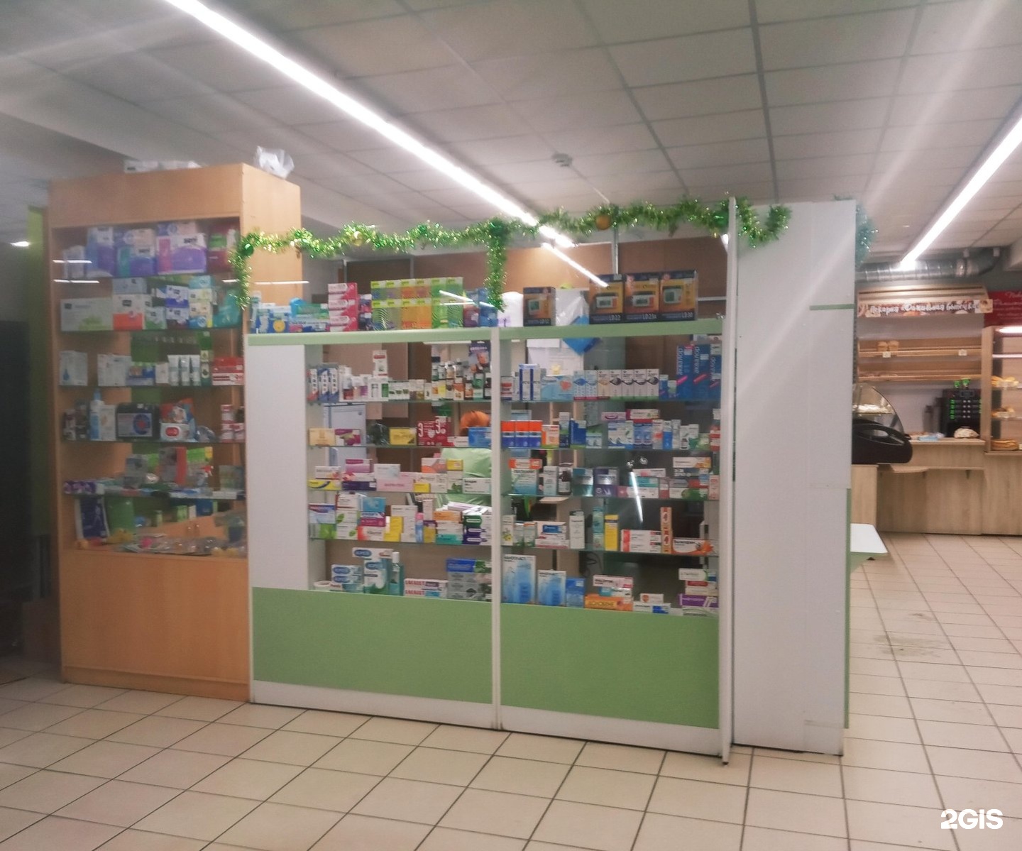 фармацевт. название аптек. аптека ваш фармацевт. аптеки на руси. фармацевт продает лекарства.