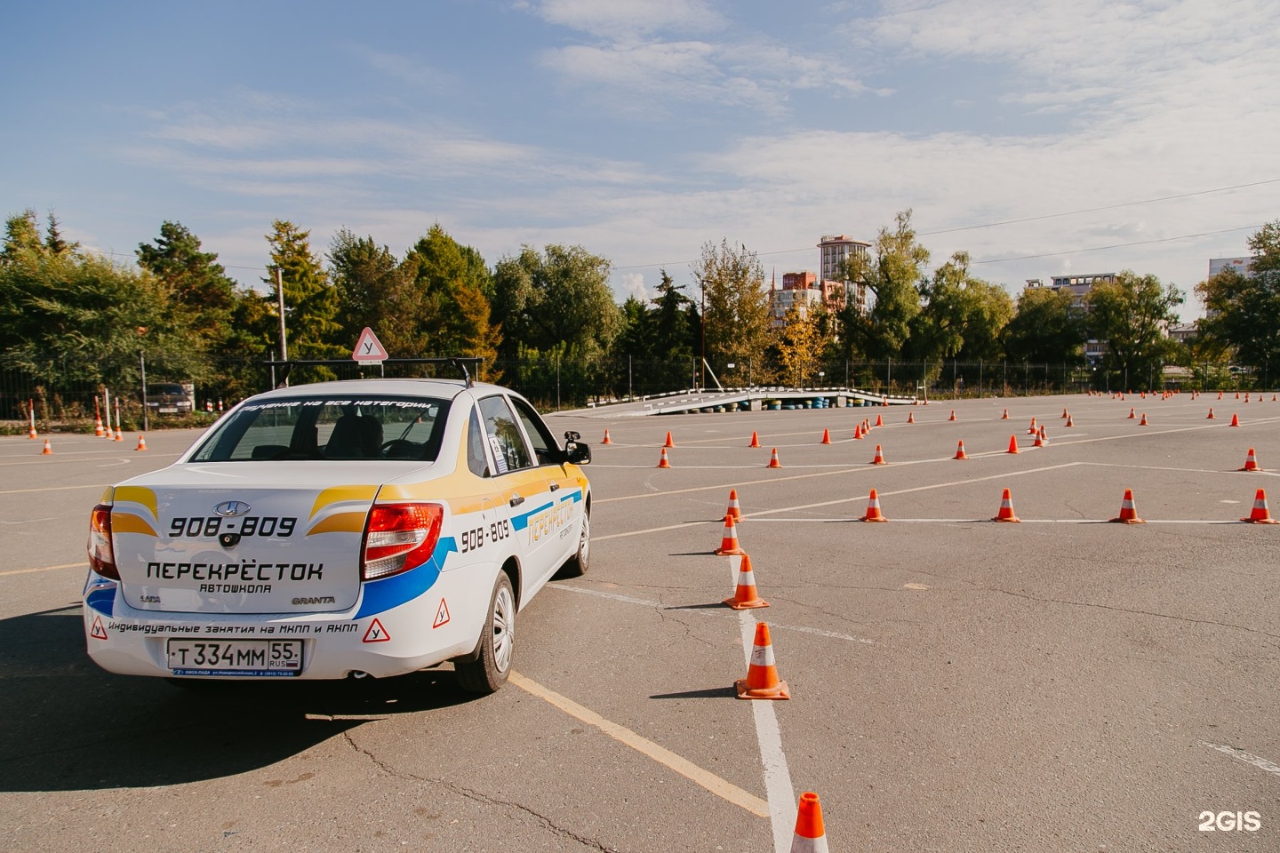 Автошкола перекресток. Автошкола перекресток автодром. Автошкола перекресток инструктора. Автошкола перекресток Омск. Автошкола на Партизанской.