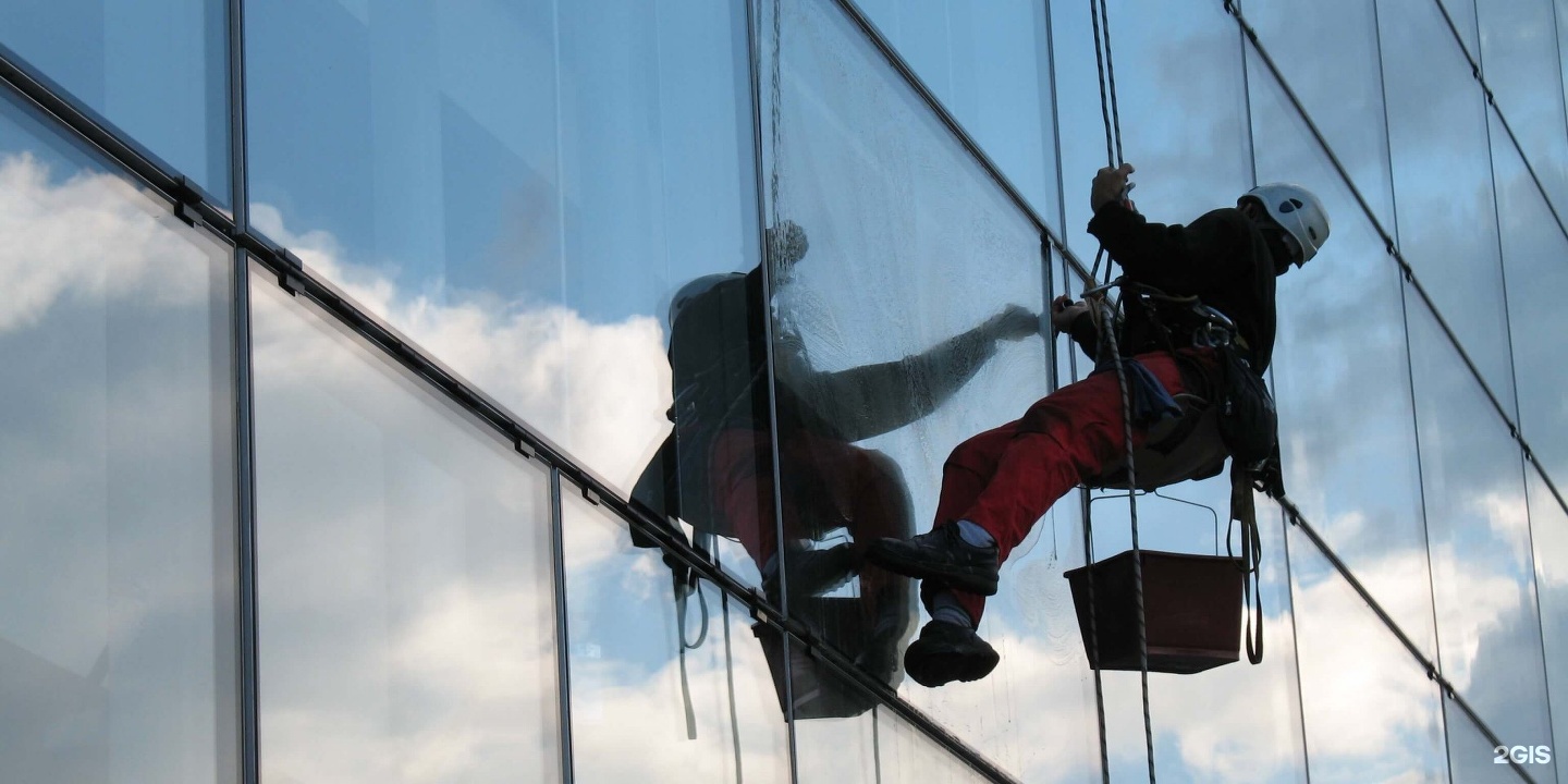 The windows been cleaned. Промышленный альпинизм. Мойка окон альпинистами. Ремонт окон. Верхолазные работы приколы смешные.