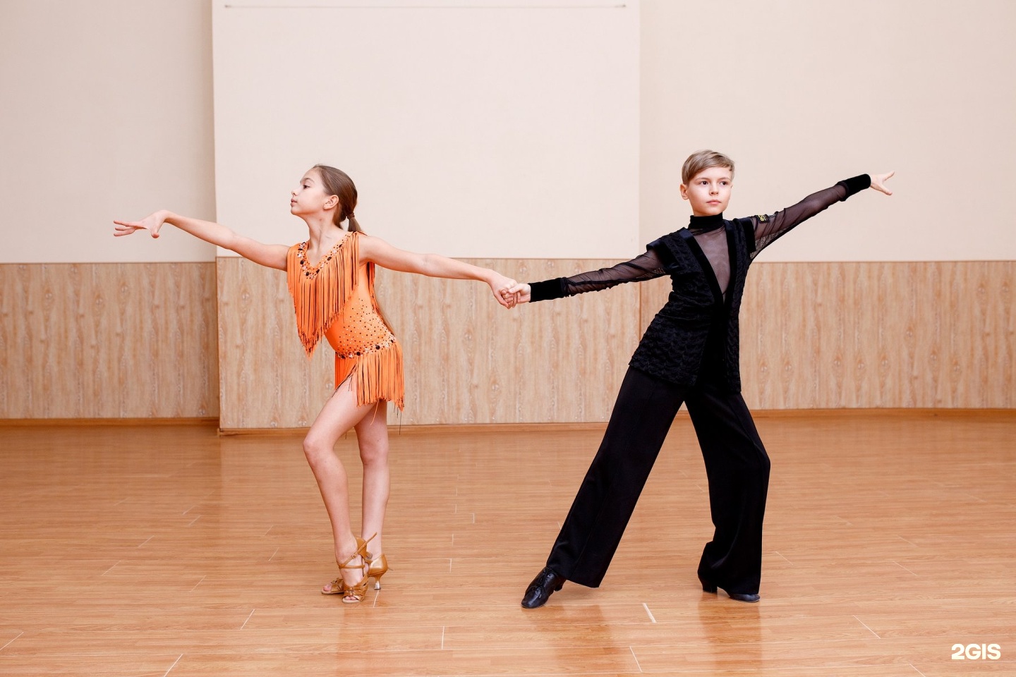 4 года видео танцев танец. Грация бальные танцы Магнитогорск. Детские бальные танцы.