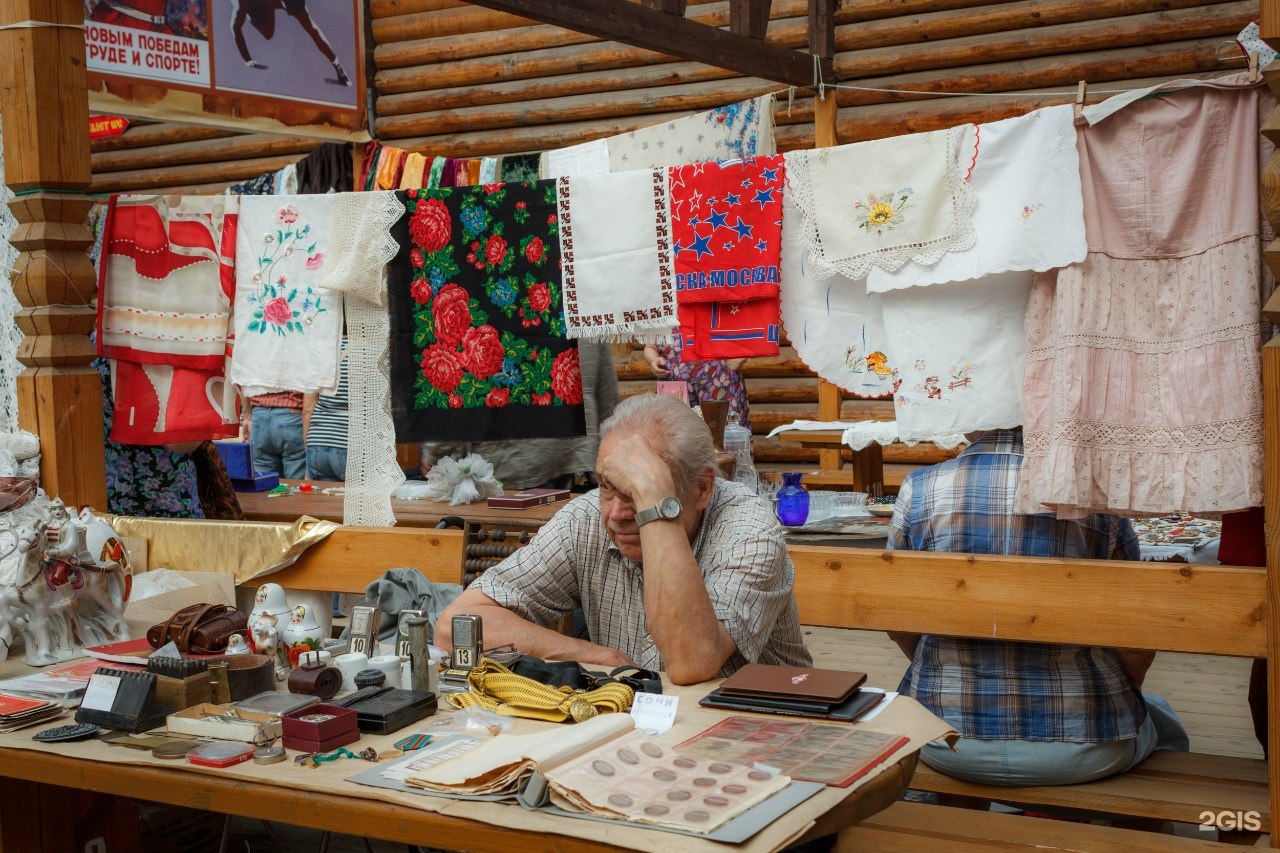 Измайловская барахолка. Измайловское шоссе 73ж блошиный рынок. Кремль в Измайлово блошиный рынок. Рынок Вернисаж в Измайлово. Вернисаж в Измайлово блошиный рынок.