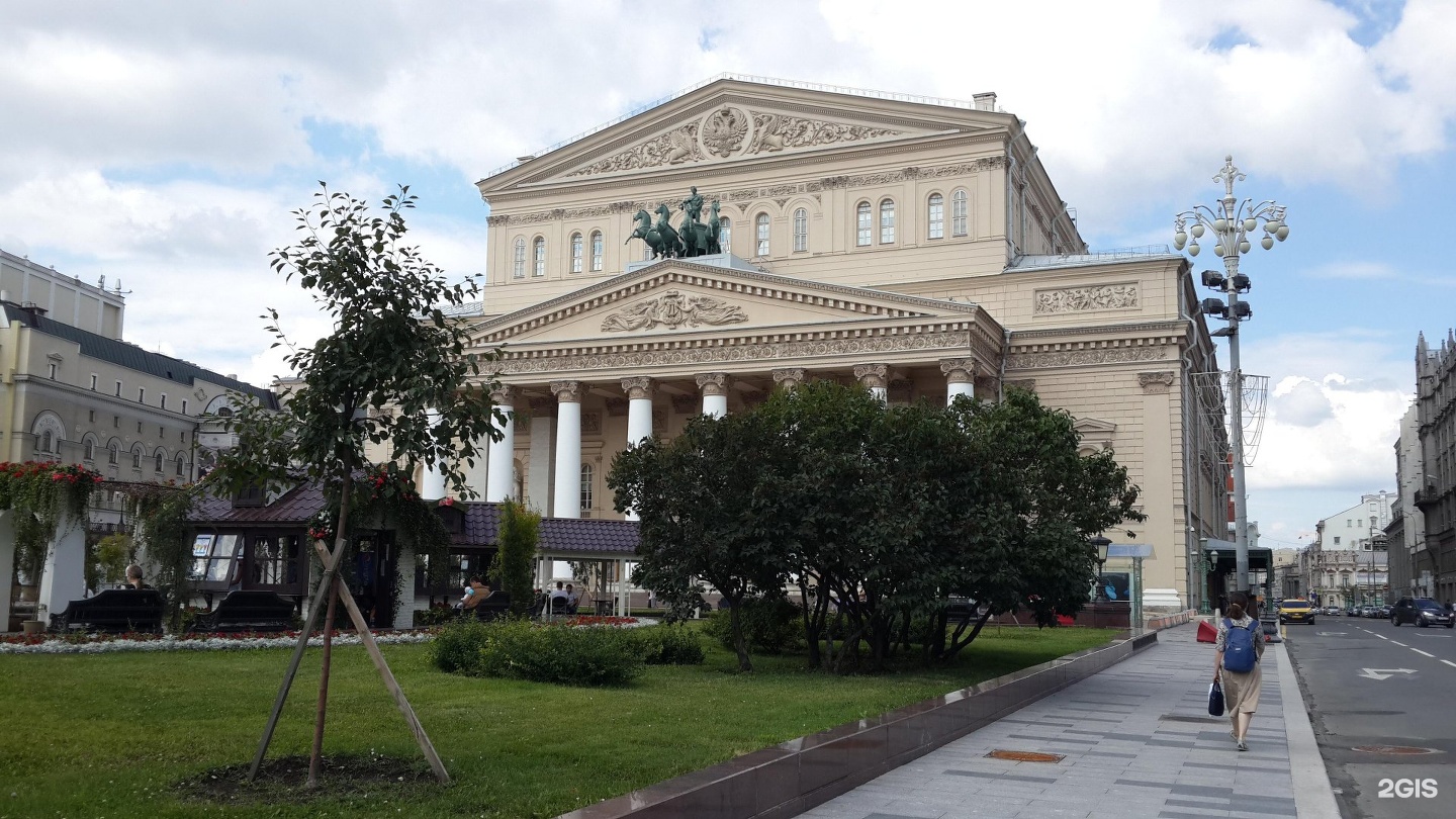 сквер большого театра москва