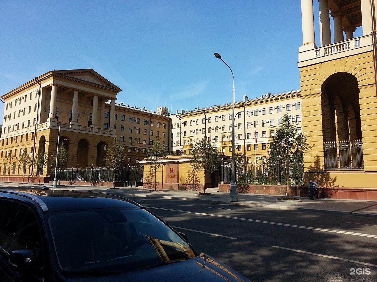 Петровка метро москва. Петровка 38 Москва. Храм на Петровке 38.