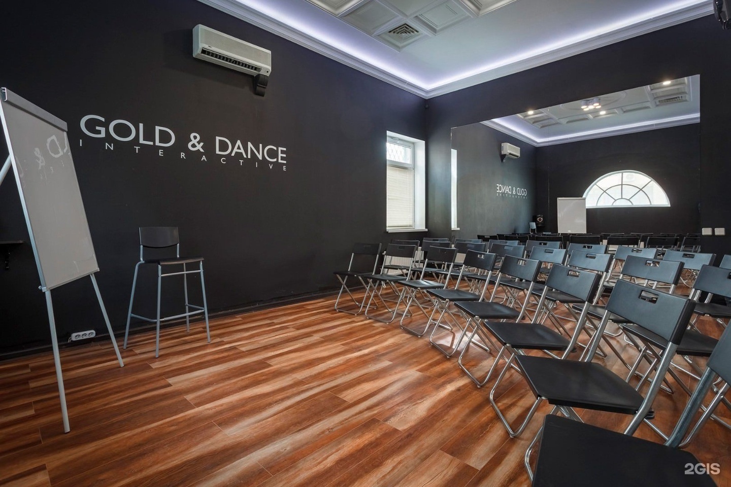 Gold dance садовническая ул 54 стр 1. Зал для тренингов и семинаров. Комната для тренингов. Тренинговый зал. Дизайн зала для тренингов.