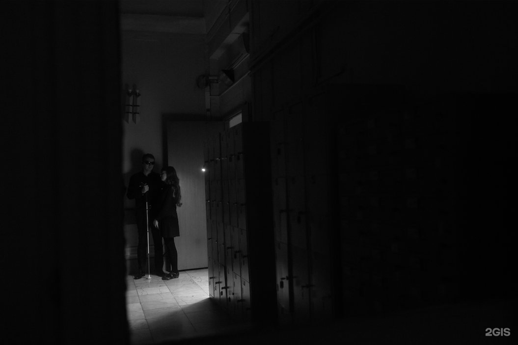 Музей темноты оренбург. Театр в темноте Москва. Концерт в темноте Москва. Москва в темноте. Зал в темноте.