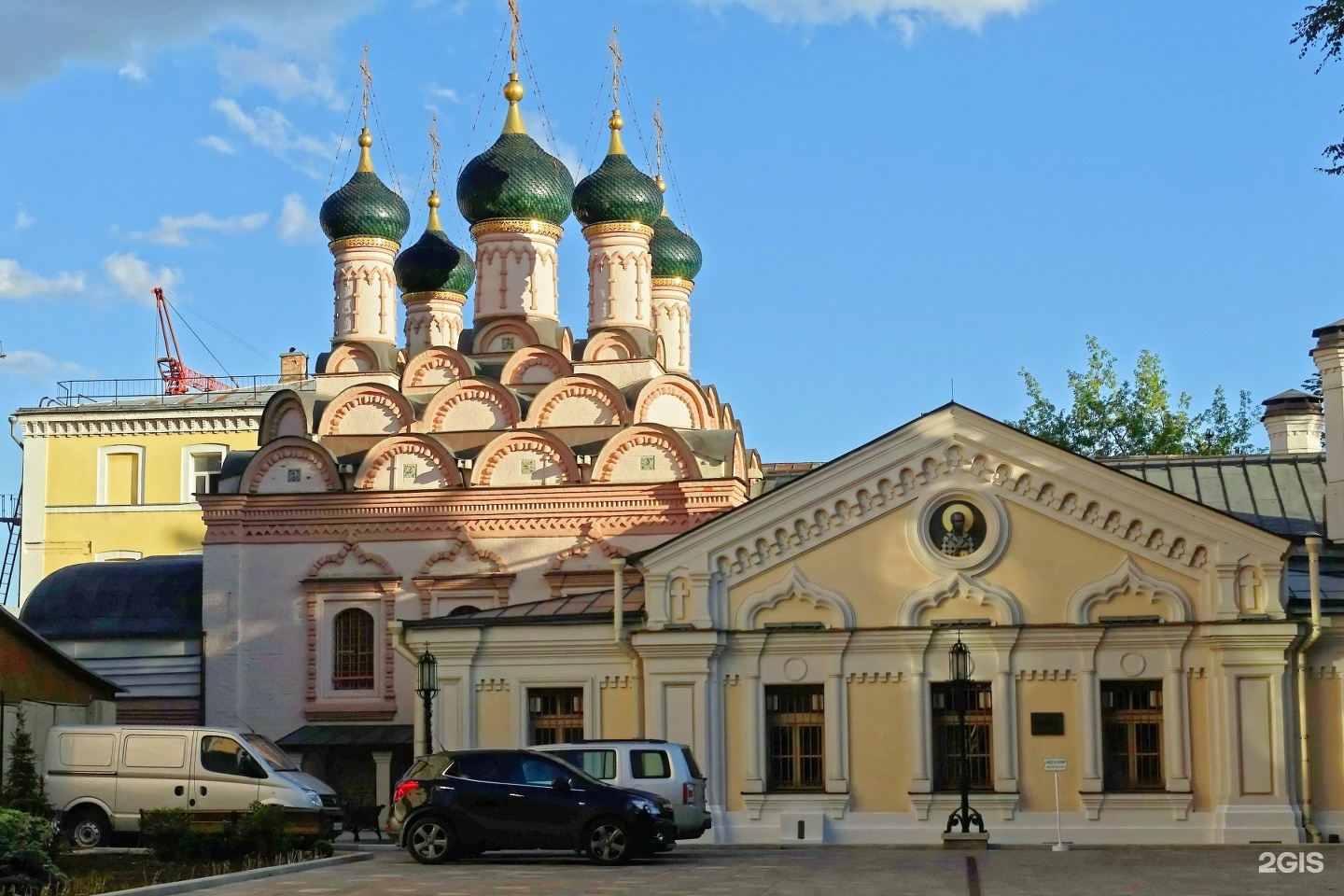 Софийская церковь. Храм Софии премудрости Божией в средних Садовниках. Храм Святой Софии в Москве. Софийский храм в Москве на Софийской набережной. София Церковь в Москве Премудрость.