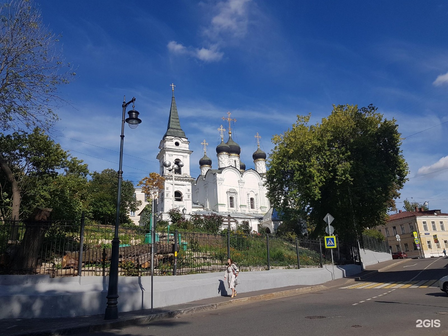 Церковь князя владимира москва. Храм Владимира в старых Садех. Храм Святого Владимира Старосадский переулок. Храм князя Владимира. Церковь в старых Садех Москва.