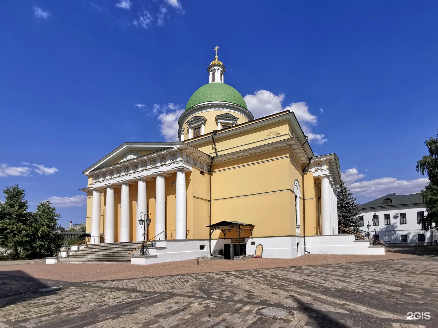 Храм даниловский монастырь. Церковь Троицы Живоначальной в Даниловском монастыре. 1833 — Церковь Троицы Живоначальной в Даниловском монастыре. Даниловский монастырь в Москве. Даниловский вал 22.