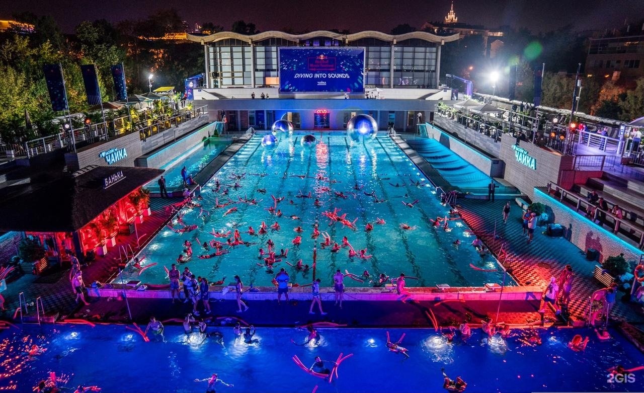 Открытый бассейн чайка в москве. Москва бассейн чайка под открытым небом. Турчанинов переулок бассейн чайка. Бассейн чайка парк культуры. Бассейн чайка лужники.