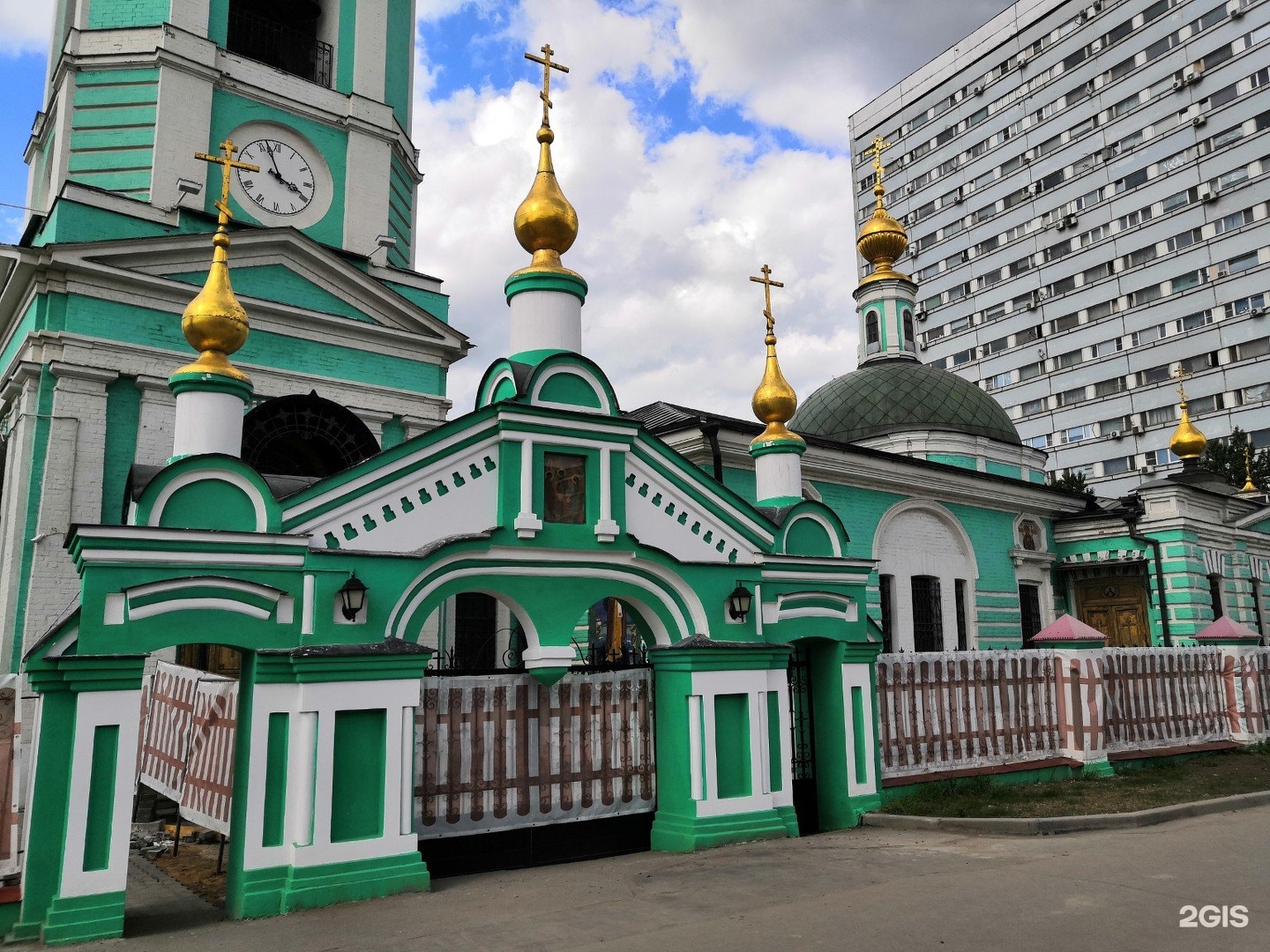 Церковь троицы живоначальной в карачарове. Храм Живоначальной Троицы в Карачарово. Церковь Троицы Живоначальной в Карачарове, Москва. Храм Живоначальной Троицы Рязанский проспект. Храм Живоначальной Троицы Истра.