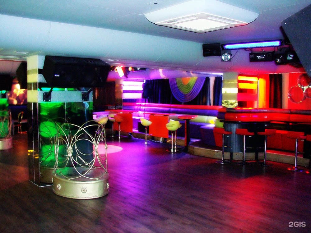 Онмторан мерцен липецк. Кафе лебедь липецк водопьянова 14. Мерцен липецк кафе. Тусовки липецк. Мужской клуб калининград.