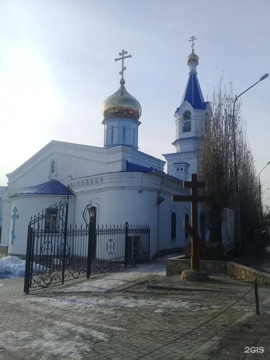 Город крала. Храм Покрова Пресвятой Богородицы в Энгельсе. Церковь Покрова Пресвятой Богородицы Энгельс. Энгельс Станционная 4 Церковь Покрова Пресвятой Богородицы. Храм Покрова Пресвятой Богородицы (Батайск).