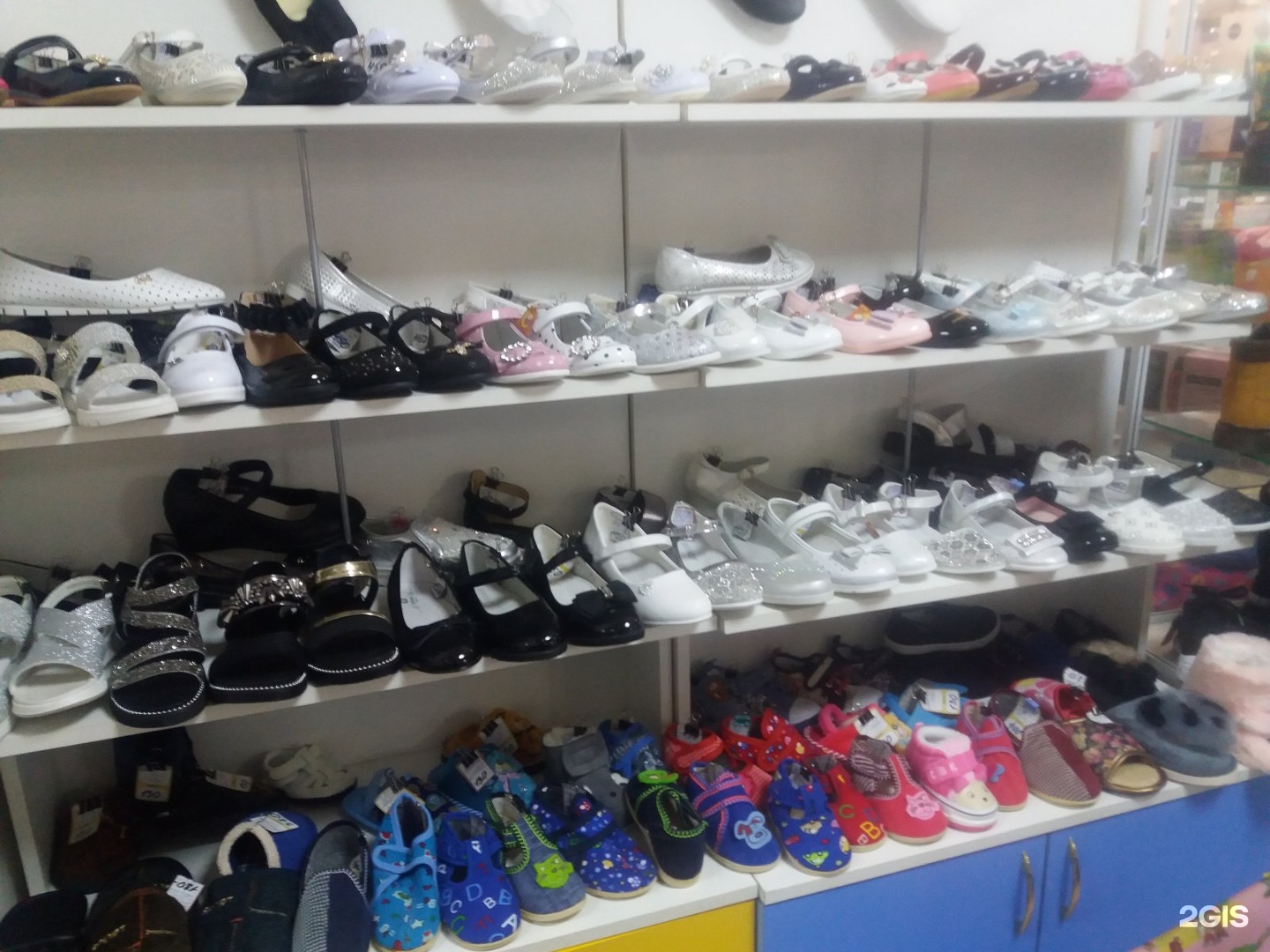 Обувь оренбург сайт. Магазин обуви Оренбург. Сеть магазинов обуви в Оренбурге. Карагандинская 92 Оренбург. Сеть магазинов обуви в Оренбурге возле рынка центральной.