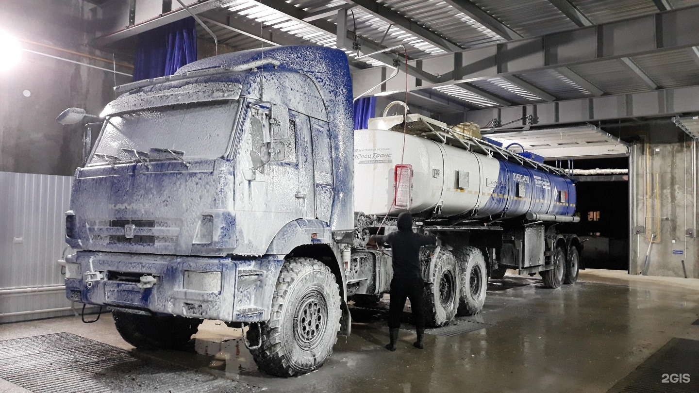 Грузовая автомойка. Мойка грузовиков. Мойка самосвала. Автомойка КАМАЗ.