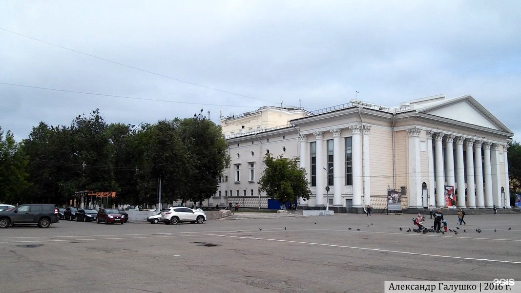 Покажи кировский. Театральная площадь Кирова. Театр на театральной площади Киров. Театральная площадь в Кирове. Киров Центральная площадь.