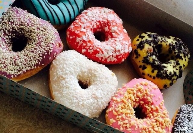 Доставка пончиков. Пончики Челябинск. Пончиковая в Челябинске. Donuts в Челябинске. Пончики Челябинск доставка.