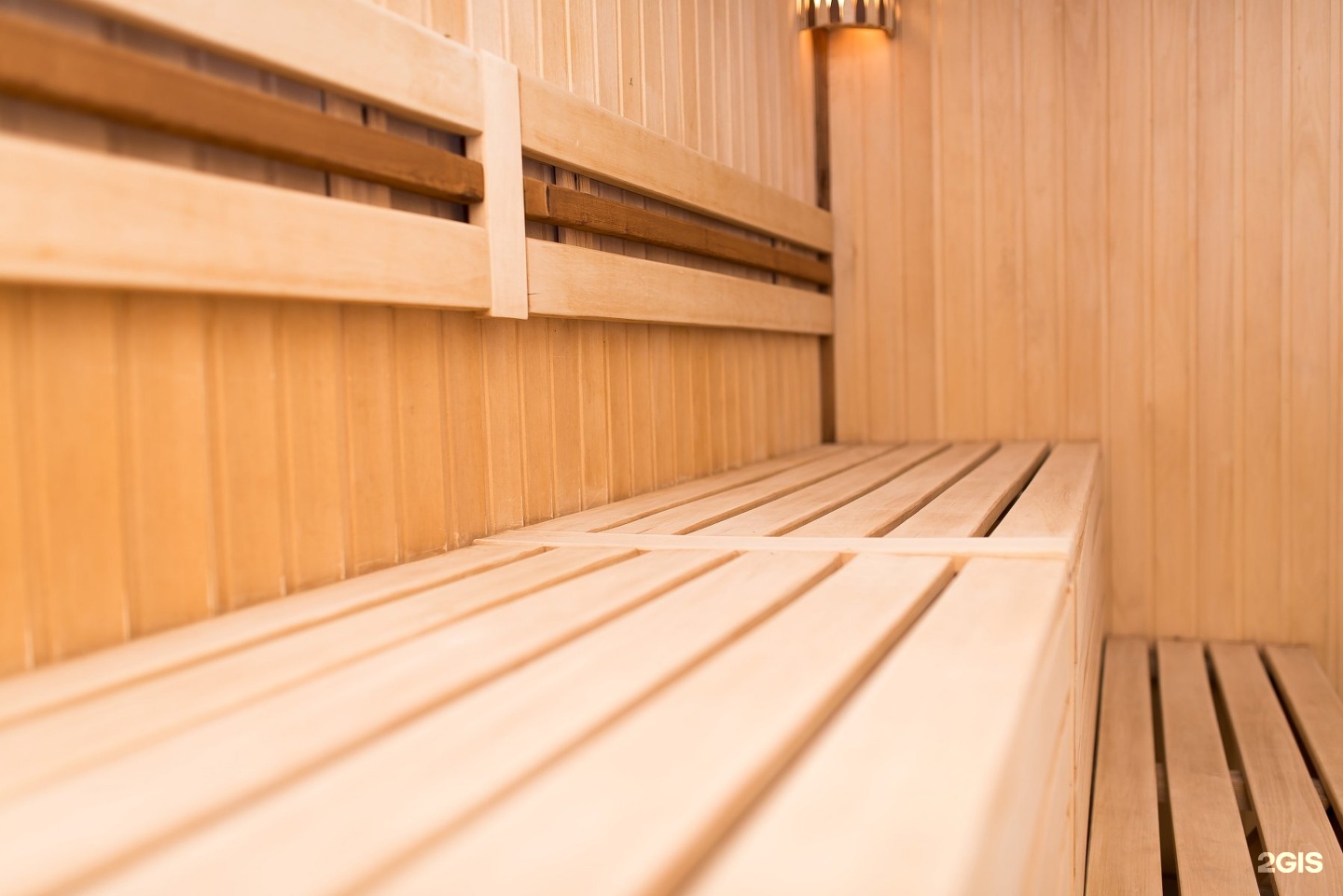 сауна в доме. дезинфекция в саунах. внутренняя отделка бани. современная отделка бани. условия работы бани.