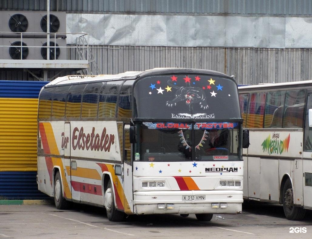 Международный автовокзал автобус. Автовокзал Сайран. Автобус Актобе Чимкент. Фото автобусов Интернациональ.