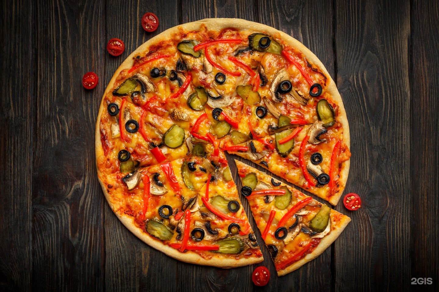 три пиццы одна с фруктами одна с овощами и соусом одна фото 104