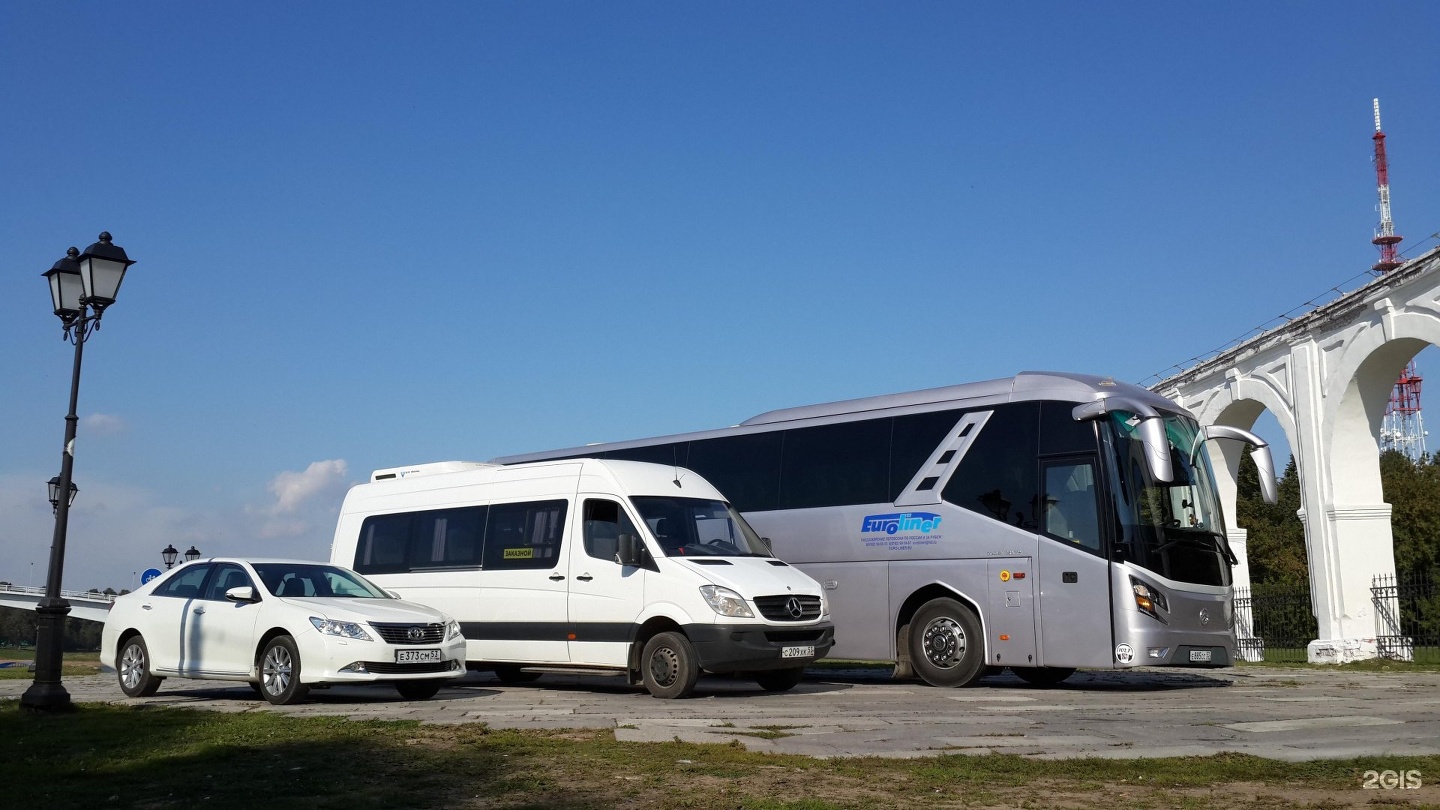 Автобусы рядом. ЕВРОЛАЙНЕР Великий Новгород. Пассажирский автотранспорт. Трансфер автобус. Пассажирская транспортная компания.