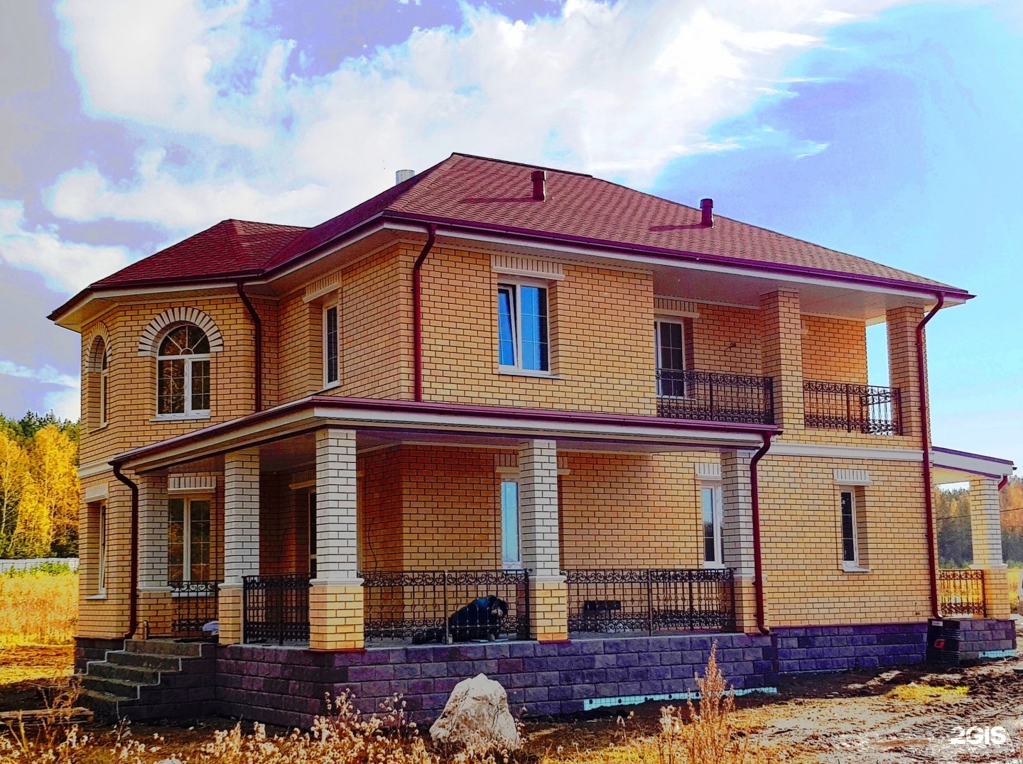 Недвижимость под екатеринбургом. Уральский дом. Загородная недвижимость Урала Екатеринбург. Уральские дома. Дом Екатеринбург строительный.