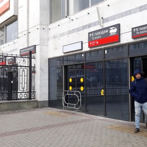 Касса на вокзале. Левый выход досмотра вокзал екатеринбург. Жд екатеринбург. Ржд вокзал екатеринбург. Вывеска железнодорожного вокзала екатеринбург.