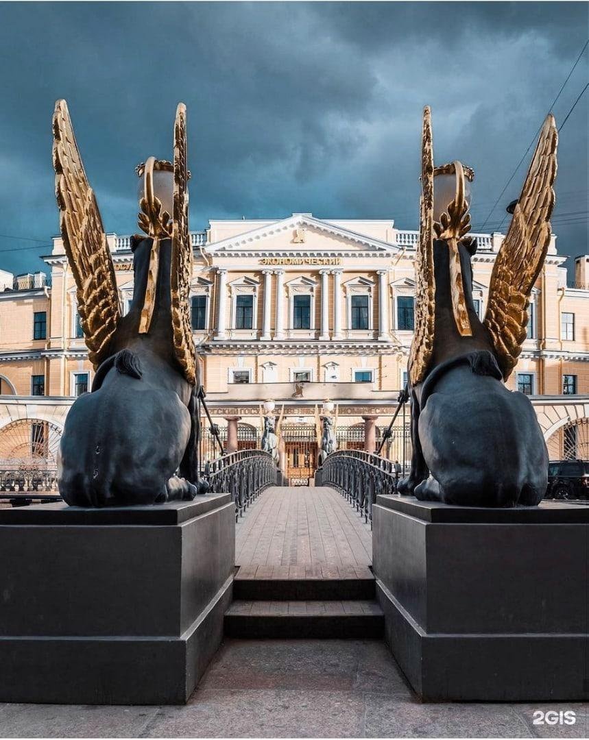 банковский мостик в санкт петербурге