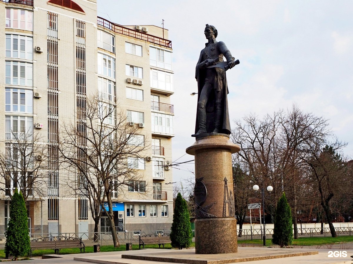 памятник суворову в москве