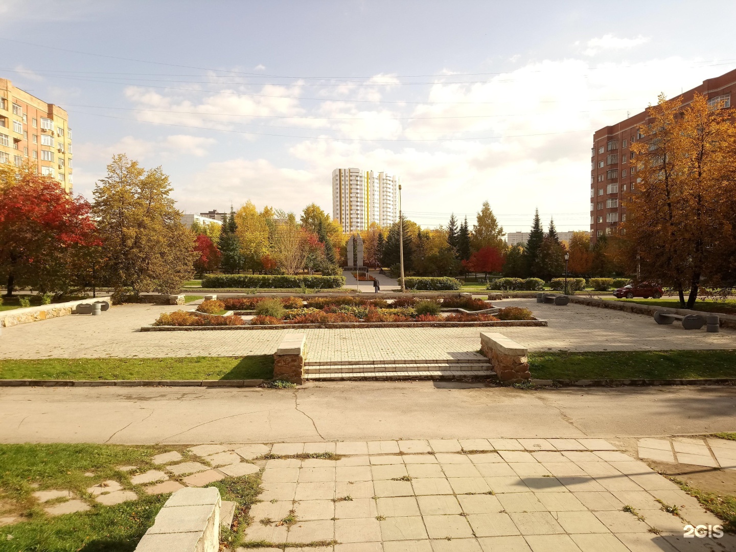 Покорителям атома панно Новосибирск. ЖК атом Новосибирск. Голая Новосибирск сквер.