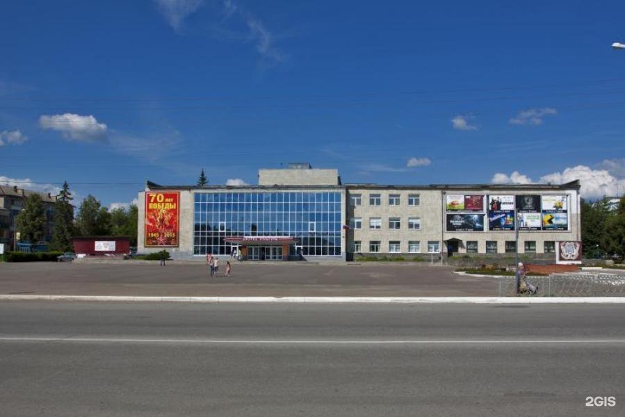 Мценск ленина. ДК Металлург Мценск. Мценский дворец культуры. Мценск Центральная площадь. Мценск площадь Ленина.