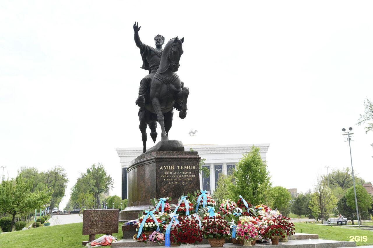 Памятник амиру. Амир Темур памятник. Сахибкиран Амир Темур. Амир Темур ХАЙКАЛИ расми.