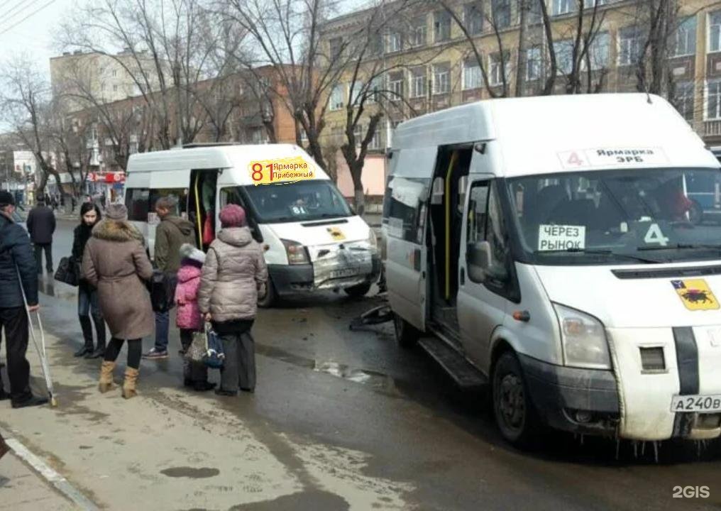 Маршрутки энгельс. Маршрутки Энгельса. Маршрутное такси Энгельс. 81 Автобус Саратов. Маршрутки Энгельса пассажирские.