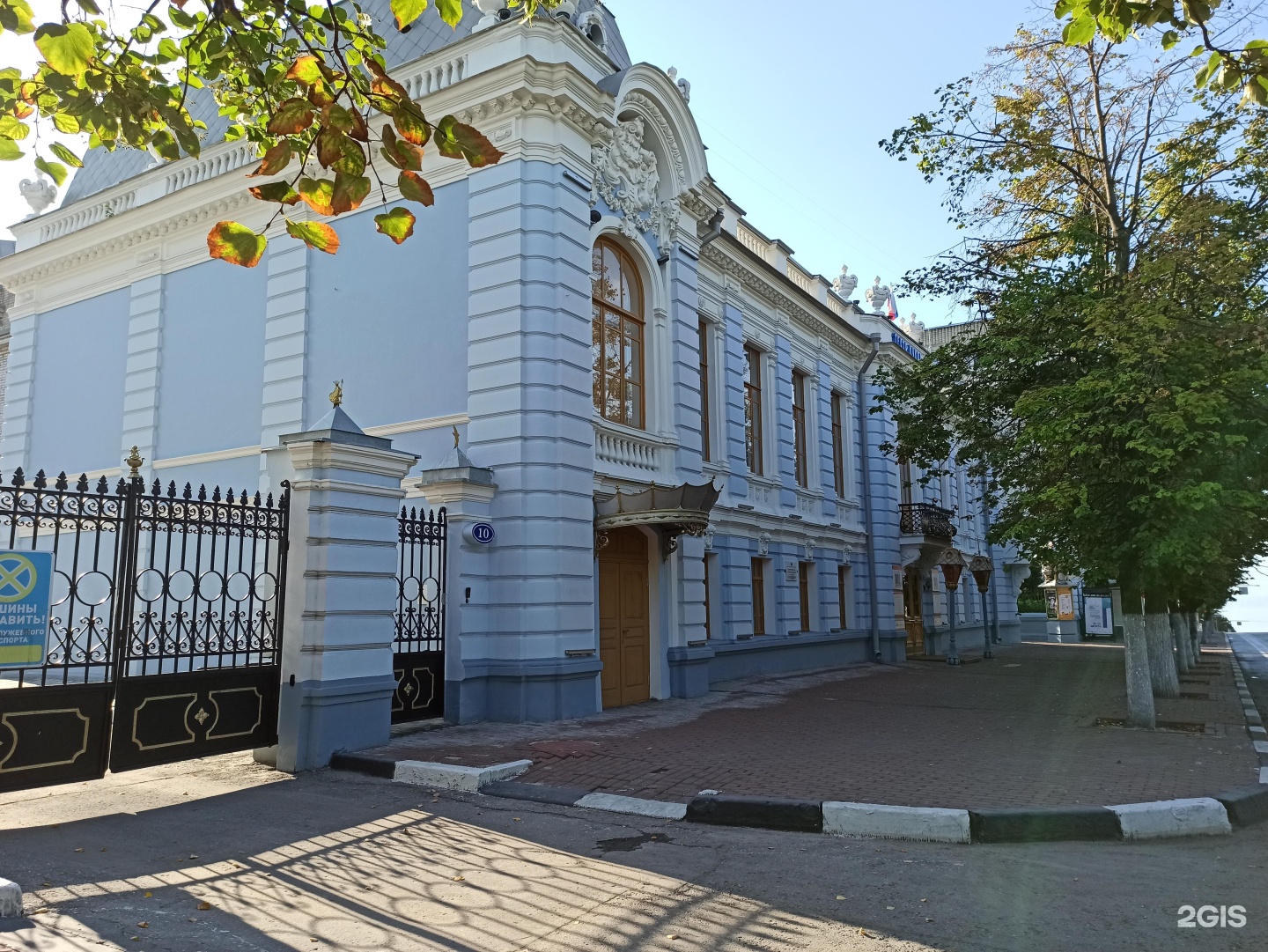 Банки ульяновска. Ульяновского театра кукол им. народной артистки СССР В.М. Леонтьевой. Театр кукол Леонтьевой Ульяновск. Гончарова 10 Ульяновск. Гончарова 10 Ульяновск театр кукол.