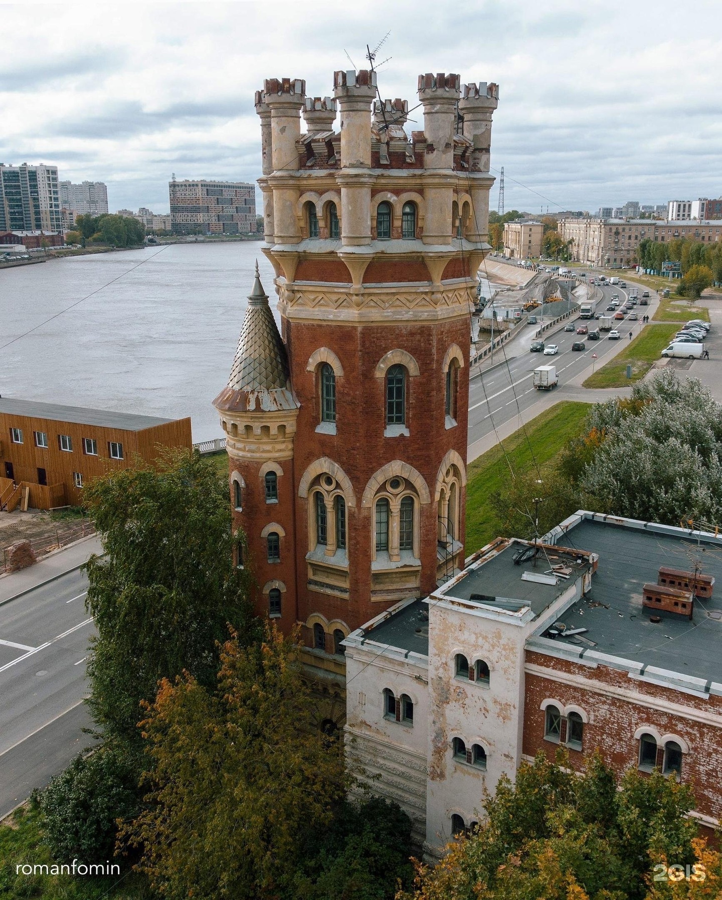 Водонапорная башня Обуховского завода в Санкт-Петербурге