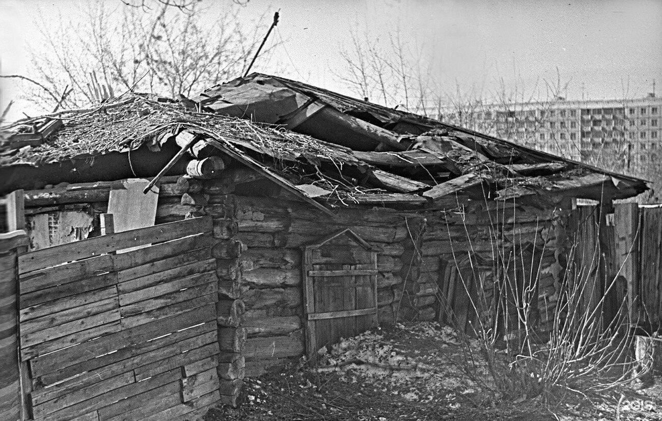 Г новосибирск ул дуся ковальчук. Дом ИНГРУП на железке.