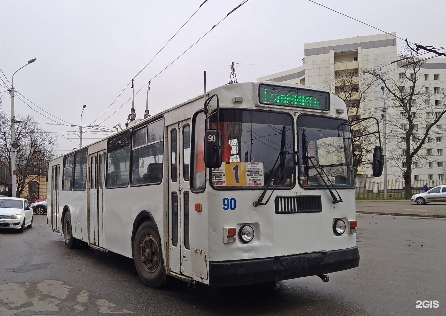 9 троллейбус ставрополь. ЗИУ 682. Троллейбус Ставрополь. Троллейбус 13. Ставрополь 2005 год.