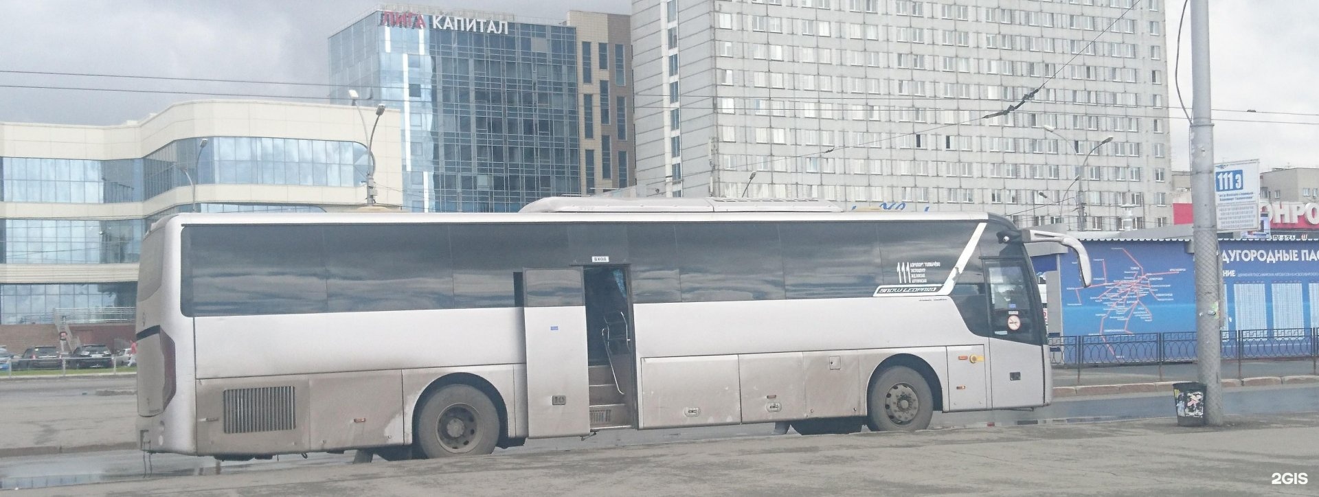 Автобус жд вокзал новосибирск до аэропорта. 111э Новосибирск. Автобус аэропорт Толмачево ЖД вокзал Новосибирск. Маршрут 111э Новосибирск. Автобус 111 э Толмачево Новосибирск.