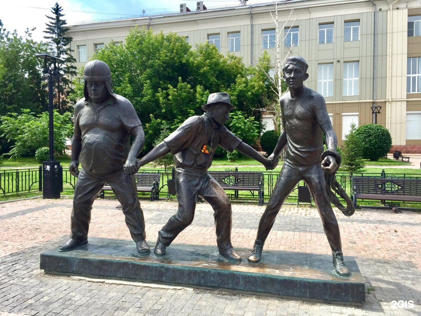 Памятник трусу балбесу в Иркутске