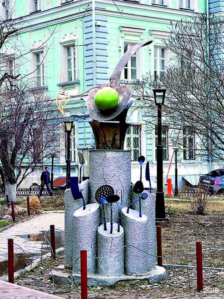 Громозека памятник нижний новгород. Статуя прорыв нижний новгород. Удивительный нижний новгород. Памятник громозеке в нижнем. Арт объекты в нижнем новгороде парки.