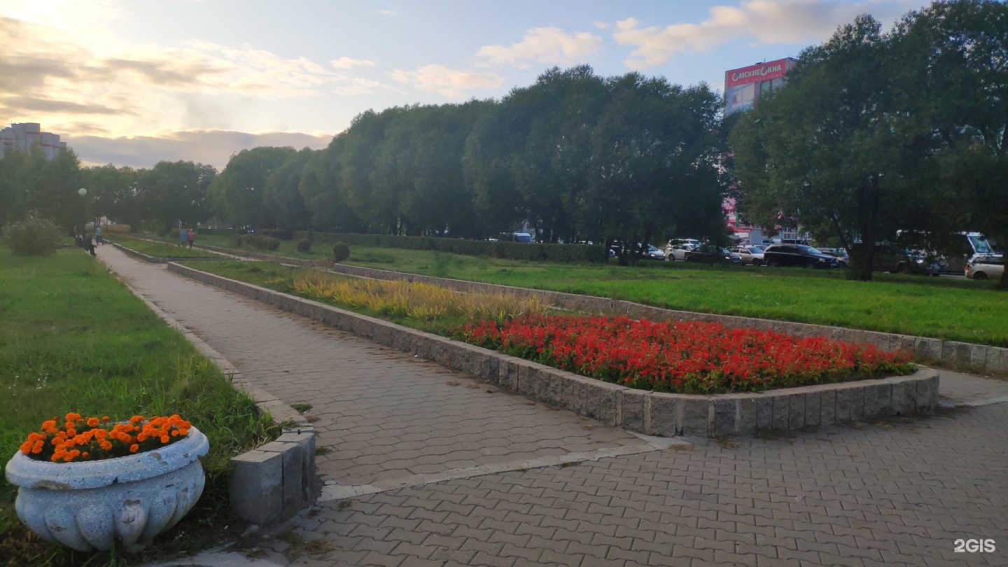 Сквер омск. Сквер 70-летия Победы Омск. Сквер 70 летия Победы Дзержинский. Небольшие скверы Омск. Омск сквер транспортная Академия город-сад.