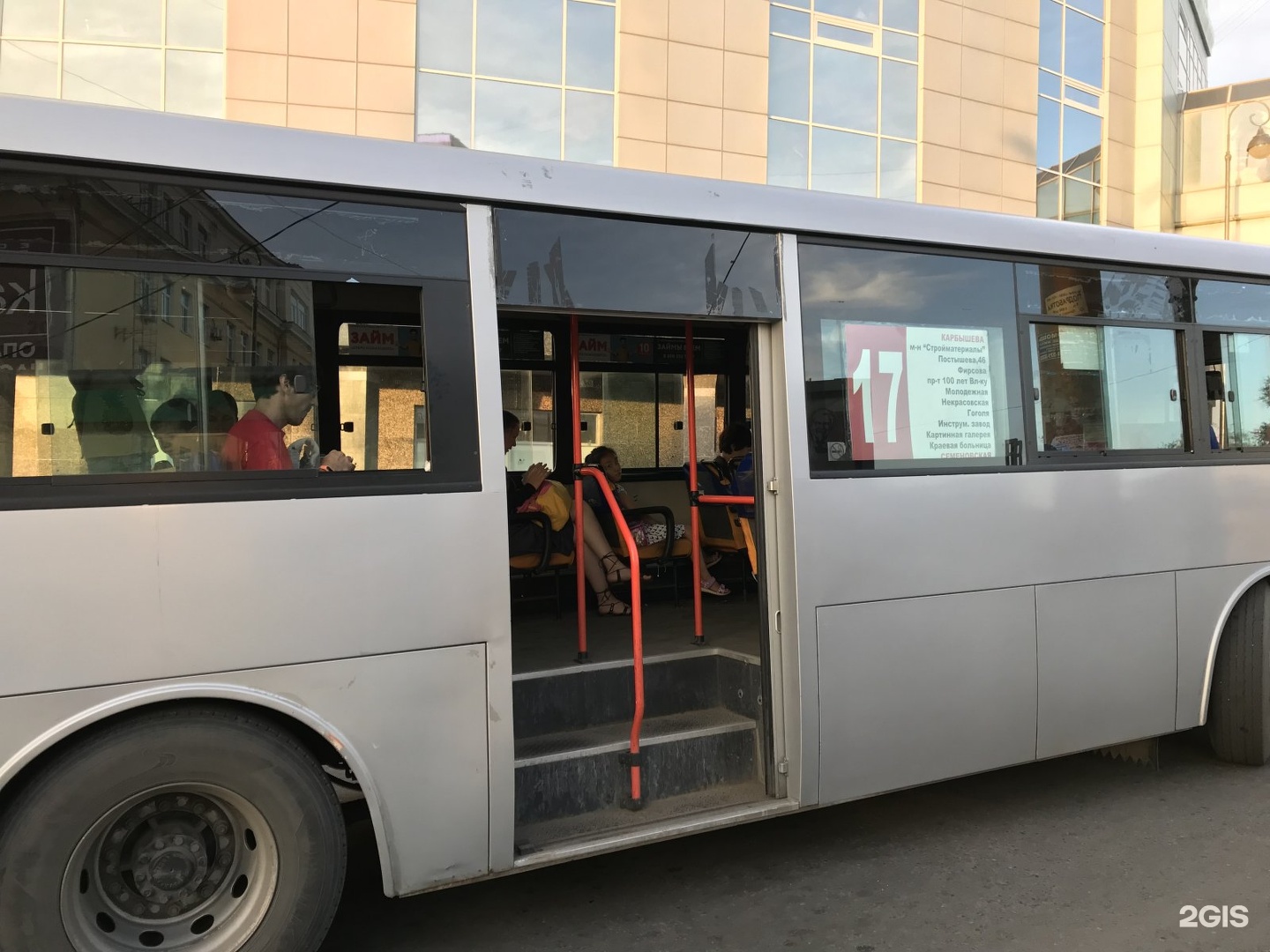 Автобус 17 1. Автобус 17 Владивосток. Автобус 17.