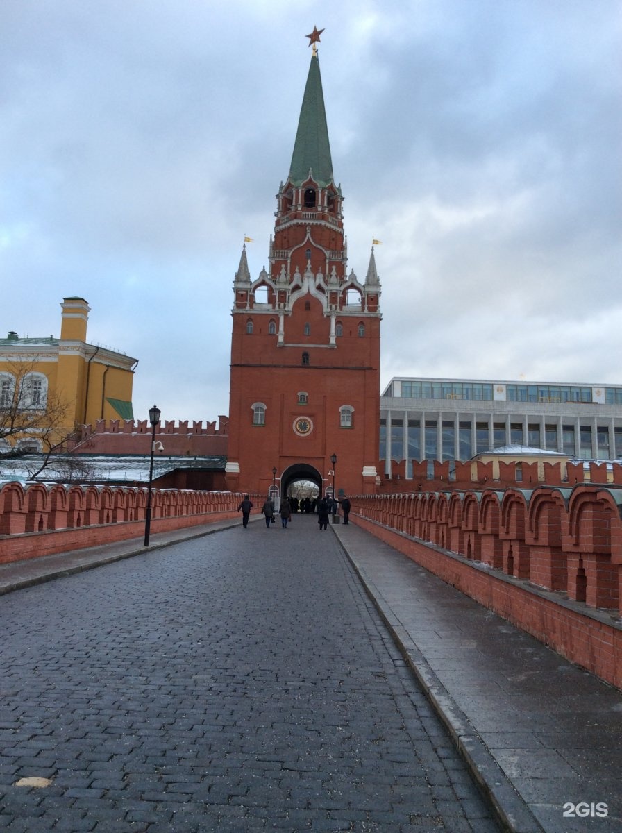 Как выглядит троицкая башня в москве фото