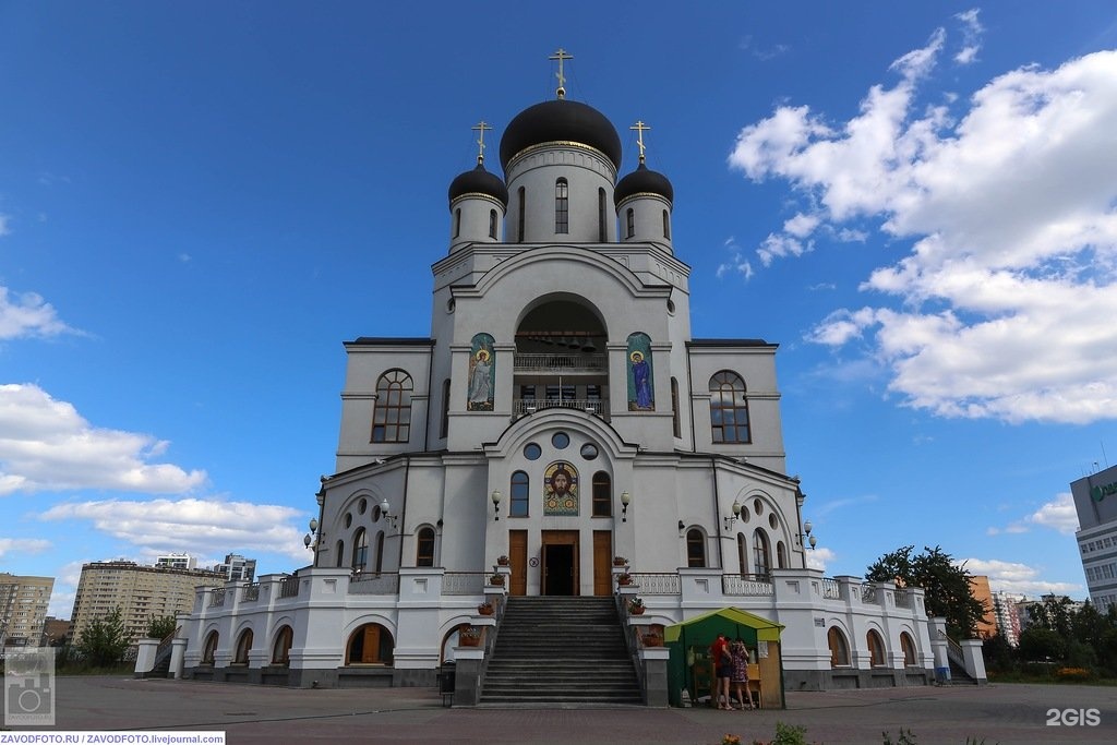 Храм мытищи. Храм Рождества Мытищи. Мытищинский храм Рождества Христова. Рождественская Церковь Мытищи. Белая Церковь Мытищи.